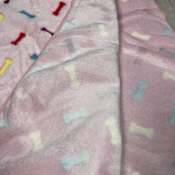 Custom embroidered pet paw blanket - Picture 3 of 6